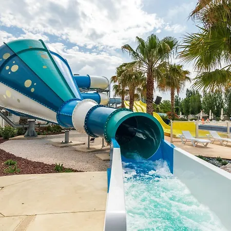 4 Etoiles , A 500 M , Piscine Lagon, Mhome 7 Personnes, 3 Chambres, 36 Metres Carres ! Vias